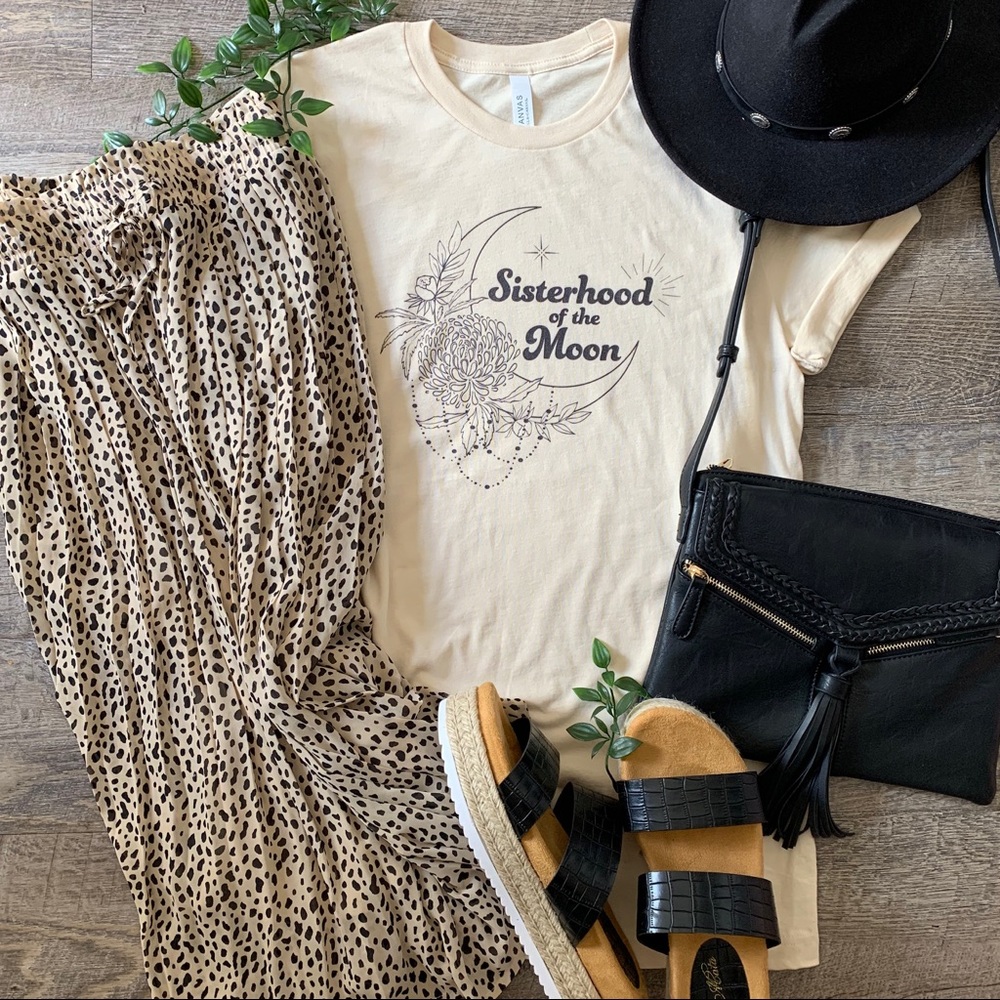 Small-3x‼️😍 Sisterhood of the Moon Graphic Tee - Picture 2 of 5